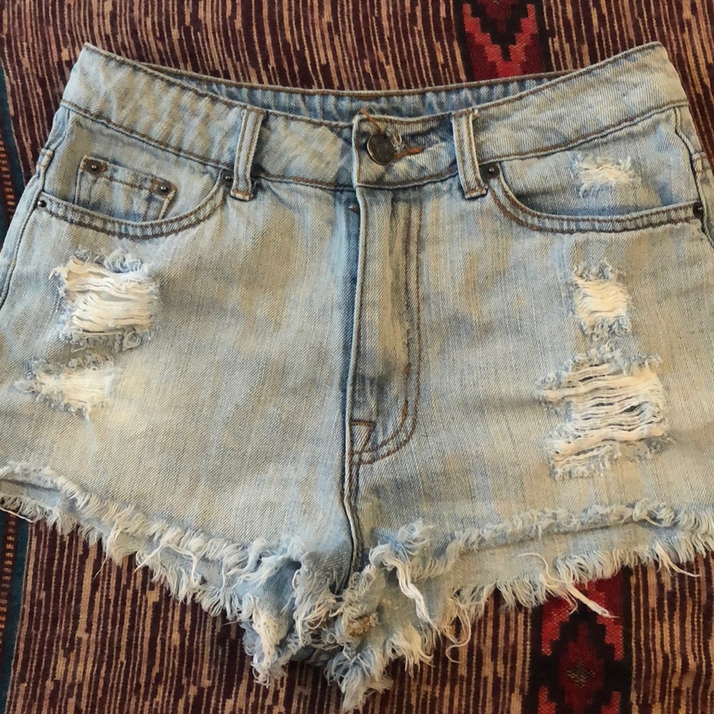 High Waisted BDG Jean Shorts size 28